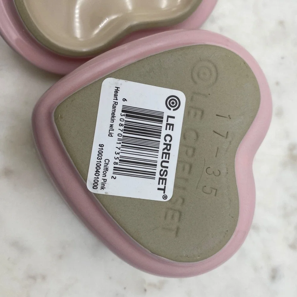 Le Creuset Pink Heart Ramekin Stoneware Individual Serving‎ Casserole or Dessert